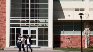 Estudiantes ayer en LA City College. Los colegios comunitarios de California  enfrentan un nuevo recorte.