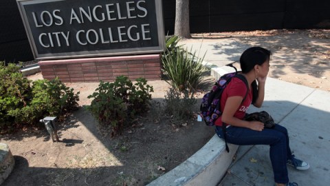 El número de hispanos con educación universitaria en Estados Unidos aumentó un 80% entre 2001 y 2011.