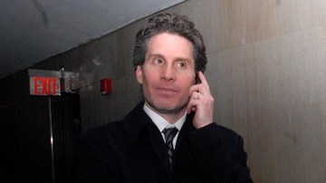Roger Asmar y Steven Ross abogados del acusado José Rojas sostienen que el hispano tropezó con la mujer accidentalmente.