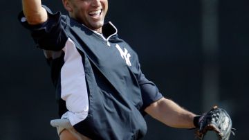 Derek Jeter sonríe a la vida y disfruta más del beisbol.