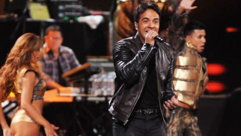 Luis Fonsi cantó al lado de Gilberto Santa Rosa y Juan Luis Guerra por Puerto Rico.
