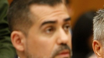 Mark Berndt (der.), maestro de la escuela Miramonte, acusado de una veintena de actos lascivos contra varios de sus estudiantes.