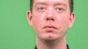 El policía Thomas Richards no sufrió heridas de consideración gracias que una de las balas fue a parar a su cargador.