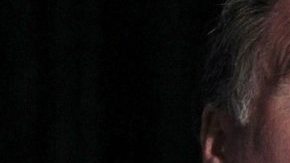 El aspirante a la candidatura por el Partido Republicano a la Presidencia de EEUU Mitt Romney se dirige a los asistentes de un acto electoral celebrado en el Club San Marino, en Troy, Michigan.