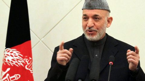 El presidente de Afganistán, Hamid Karzai, da a los periodistas una rueda de prensa en Kabul ayer.