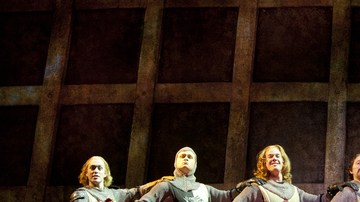 Thomas Demarcus (segundo por la der.) es Sir Bedevere en 'Monty Python's Spamalot'.