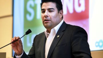 Ricardo Lara es el nuevo líder del caucus latino de California.