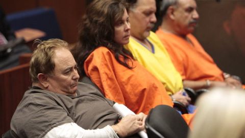 Robert Rizzo (izq.) y Angela Spaccia en 2010. El exgerente y la exadministradora de Bell todavía enfrentan sus cargos.