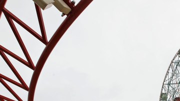 Visitantes difrutan de las atracciones del Luna Park en Coney Island, Brooklyn.