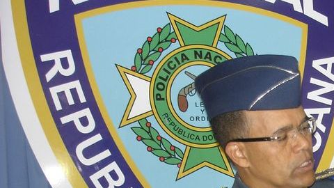 El vocero de la Policía en el Cibao, Lorenzo Morillo, mostró los objetos.