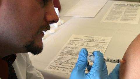 Las vacunas contra la influenza, tan necesarias en estos días, estaban entre los servicios en riesgo.