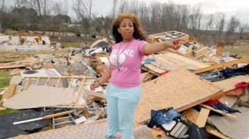 Desde lo que fue su casa, Cierra Thompson, de Meridianville, Alabama, describe cómo era todo antes de tanta destrucción.