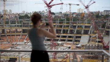 La construcción de la mayoría de los estadios para Brasil '14 va atra-sada y eso ha creado conflictos entre FIFA y la sede del Mundial.