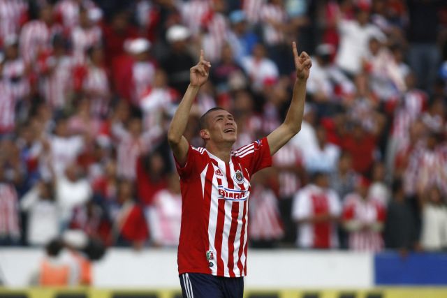 El 'Chatón' Henríquez celebra después de anotar un gol ante Puebla.