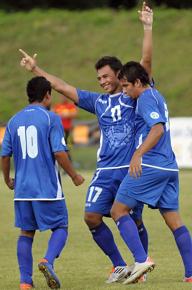 Lester Blanco (centro) anotó el empate de Isidro Metapán en su duelo ante  el FAS en la jornada del Torneo Clausura de El Salvador.