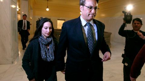 El sheriff Ross Mirkarimi con su esposa Eliana Lopez.