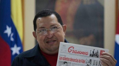 El presidente de Venezuela, Hugo Chávez, durante un programa grabado el sábado en La Habana  y difundido ayer por la TV  venezolana.