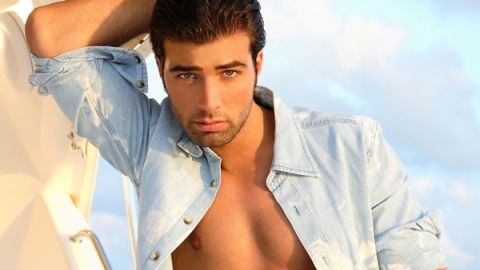 Jencarlos Canela uno de los nuevos galanes latinos.