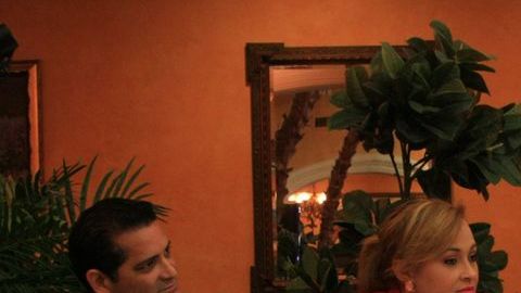 Carlos Feliciano de Café Ideas, Evelyn Ramirez de La Prensa, Mario Cabrales de Rumbo 100.3 FM hablan de la nueva iniciativa La Diva de Orlando.