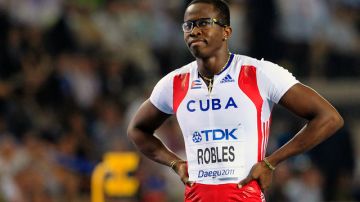 Aquejado de una dolencia muscular, Dayron Robles (der.) se pierde el Mundial para concentrarse en lograr su  mejor nivel en los Olímpicos.