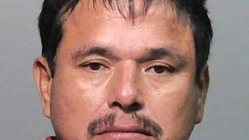 Rafael Eduardo Quiñones Jiménez trató de esconder bolas de heroína en los cascos duros de 172 paletas, según informaron las autoridades federales.