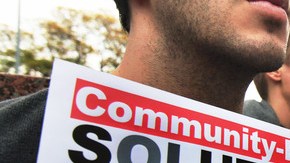 Manifestantes ayer frente a la sede de la Junta de Supervisores del Condado de Los  Ángeles.