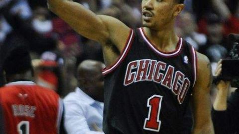 El base Derrick Rose encestó triple y le dio la victoria a los Bulls casi al final del aprtido.