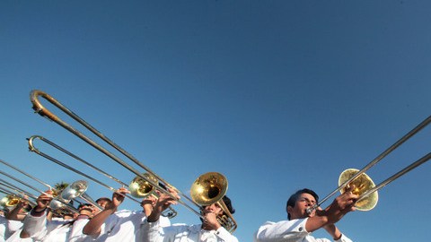 Unos 360 estudiantes conforman la banda 'All City' de LAUSD creada en 1973 para el Desfile de las Rosas de Pasadena.