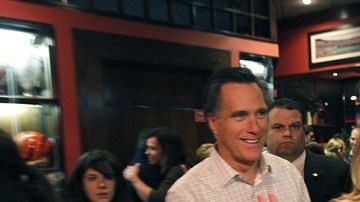 El exgobernador de Massachusetts junto a su esposa Ann en un acto de campaña.Romney ha tratado de convencer a sus contrincantes de que retiren de la contienda.