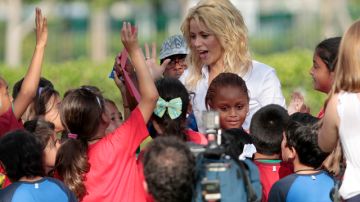 A través de su fundación 'Pies descalzos', Shakira se ha convertido en una activista a favor de la  población infantil.