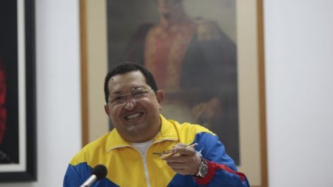 El presidente venezolano Hugo Chávez durante la emisión de un programa especial de televisión desde la ciudad de La Habana, Cuba.