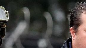 Alejandro Jiménez, alias "El Palidejo", presunto autor intelectual del asesinato del cantautor argentino Facundo Cabral, escoltado por la policía colombiana.