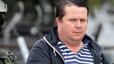 Alejandro Jiménez, alias "El Palidejo", presunto autor intelectual del asesinato del cantautor argentino Facundo Cabral, escoltado por la policía colombiana.