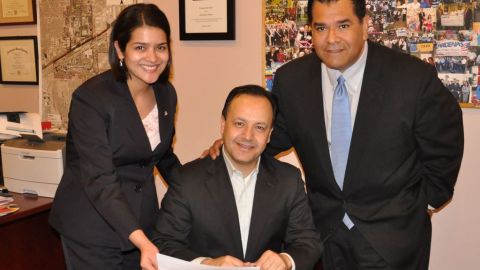 Silvana Tabares, candidata a representante estatal por el recientemente creado distrito 21, ha sido apoyada por el concejal George Cárdenas y el senador estatal Martín Sandoval.