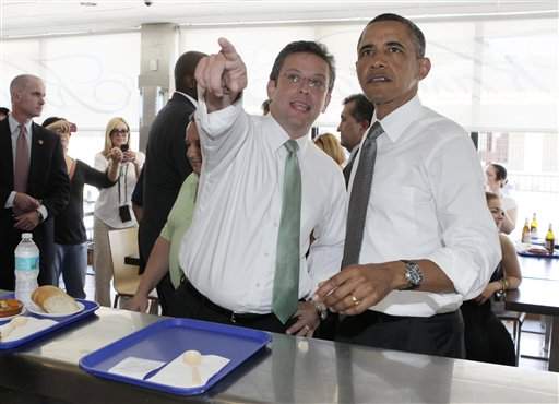Alejandro García Padilla, aquí junto al presidente de EEUU Barack Obama, jura que no fue a un "strip club".