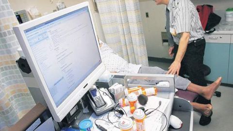 El abuso de fármacos es una epidemia que envía a miles de personas todos los años a las salas de emergencia.