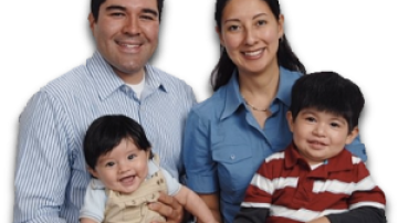 Ramiro Juárez es candidato republicano a representante estatal por el Distrito 44. En la foto con su familia.