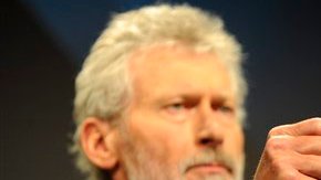 El legendario exfutbolista alemán de los 70s, Paul Breitner, fungió como la "mano santa".
