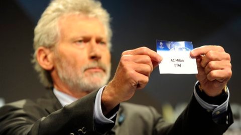 El legendario exfutbolista alemán de los 70s, Paul Breitner, fungió como la "mano santa".