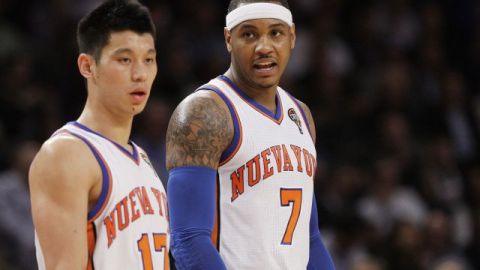 Carmelo Anthony (7) y Jeremy Lin tratarán de acoplarse a las nuevas indicaciones que trae el entrenador interino Mike Woodson.