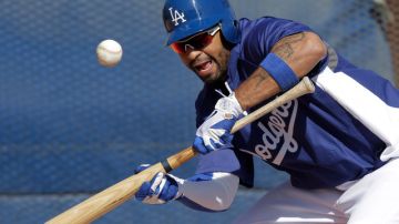 El jardinero de los Dodgers, Matt Kemp, espera que la controversia y la polémica se alejen del equipo de  Los Ángeles  en la temporada 2012.