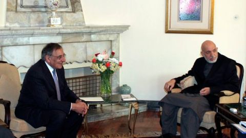 El secretario de Defensa estadounidense, Leon Panetta, se reunió ayer con el presidente afgano, Hamid Karzai, en Kabul (Afganistán). Karzai pidió retiro de tropas.