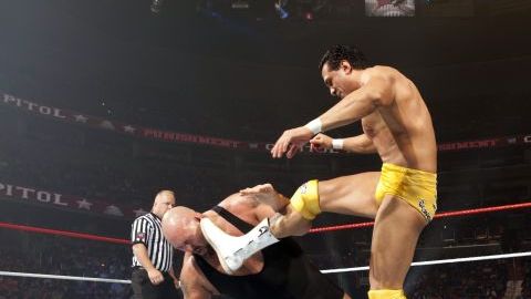 Alberto del Río  proviene de una familia de luchadores profesionales.