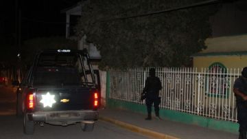 Policías ministeriales del municipio de Navolato llegan a la vivienda de un integrante de la agrupación musical Cartel de Sinaloa tiroteado.