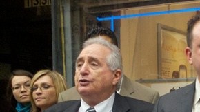 Jeffrey Deskovic acompañado de los directivos de la fundación anunció el nuevo organismo de ayuda.