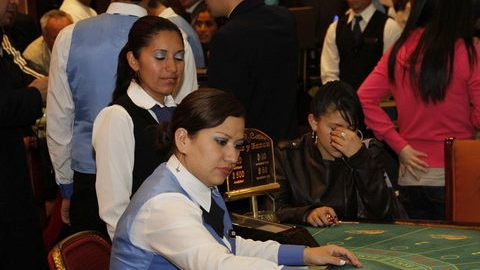Los últimos casinos de Ecuador cierran  sus puertas en un país en el que los naipes son uno de los pasatiempos más populares.