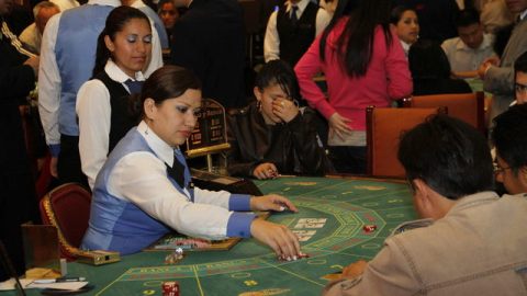 Los últimos casinos de Ecuador cierran sus puertas en un país en el que los naipes son uno de los pasatiempos más populares.