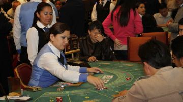 Los últimos casinos de Ecuador cierran  sus puertas en un país en el que los naipes son uno de los pasatiempos más populares.