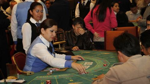 Los últimos casinos de Ecuador cierran  sus puertas en un país en el que los naipes son uno de los pasatiempos más populares.