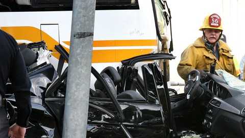 El aparatoso accidente fue provocado, al parecer, porque el conductor del auto no obedeció la señal de alto. Las autoridades están investigando las causas del percance.